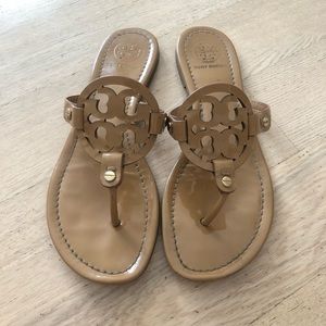 Tory Burch Miller Flip Flop. In Tan 🍋🍋